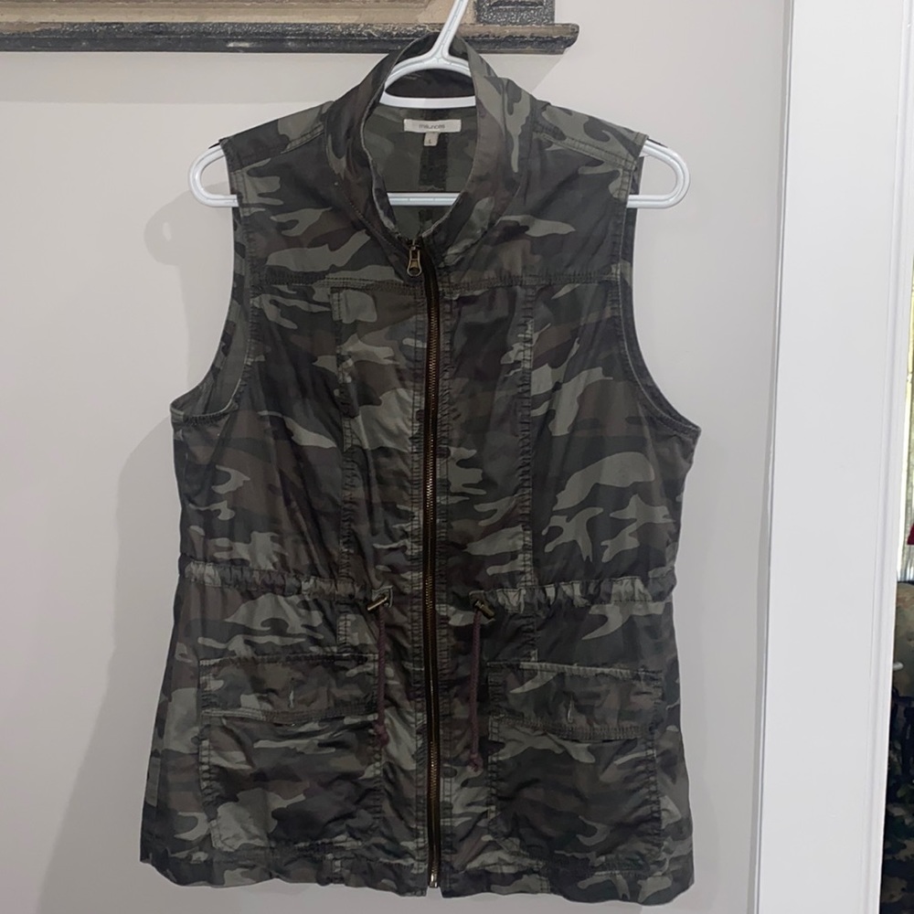 Used Camo Zip/Drawstring Vest